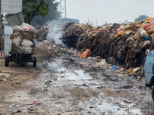 Perumda Pasar Juara Buka Suara soal Gurun Sampah di Pasar Gedebage