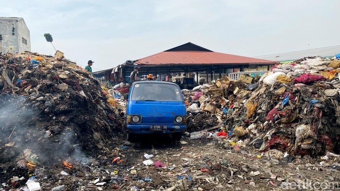 Sampah di Pasar Gedebage.