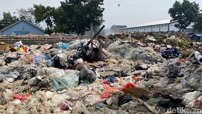 Gurun Sampah Kini Muncul di Pasar Gedebage Bandung