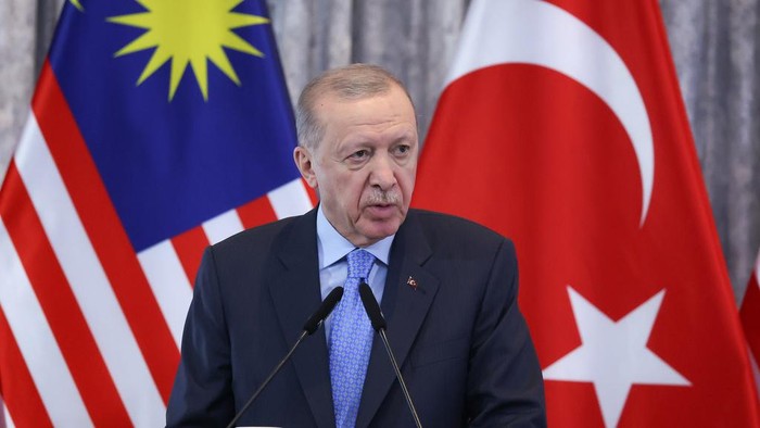 Turkish President Recep Tayyip Erdogan, left, and Malaysian Prime Minister Anwar Ibrahim walk during their meeting in Putrajaya, Malaysia, Tuesday, Feb. 11, 2025. (Fazry Ismail/Pool Photo via AP)