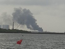 Video: Kapal Terbakar di Penjaringan, Asap Hitam Membubung