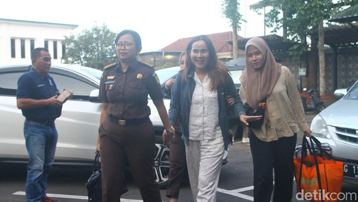 Selebgram Isa Zega tersangka pencemaran nama baik ditahan di Lapas Perempuan Malang.