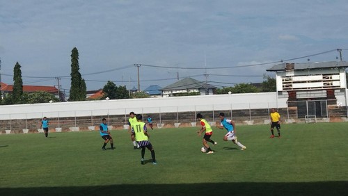 Seleksi pemain tim sepakbola Denpasar untuk Porprov Bali di Stadion Kompyang Sujana, Selasa (11/2/2026). (Krisna Pradipta/detikBali)