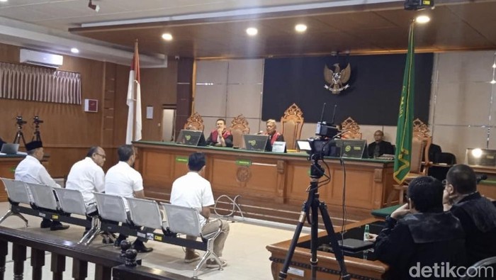 Sidang dakwaan mantan kasus korupsi proyek Dishub Kota Bandung yang menjerat manta Sekda Ema Sumarna