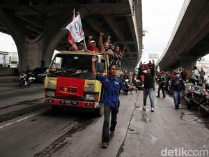 Sopir Truk Kontainer Demo di Pelabuhan Tanjung Priok