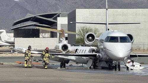 Tabrakan terjadi antara dua pesawat jet pribadi di Bandara Scottsdale, Arizona, Amerika Serikat.