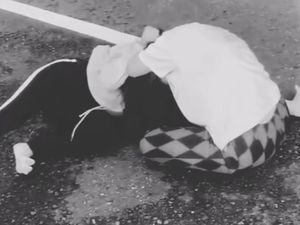 Siswi SMP di Parepare Jambak-jambakan di Tengah Jalan gegara Saling Ejek