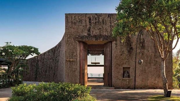 The Bvlgari Chapel Wedding