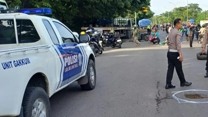 TKP kecelakaan pasutri di Jalan Yos Sudarso Semarang ternyata berlubang, Selasa (11/2/2025).
