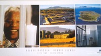 Kartu pos bergambar Nelson Mandela dan penjara Robben Island South Africa.