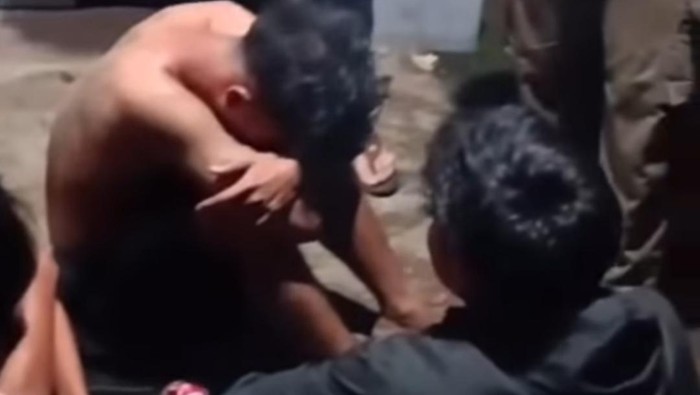 Remaja yang diduga pemalak serta kreak ketika diamankan di Damkar dan Satpol PP Kabupaten Semarang, Minggu (9/2/2025).