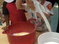 10 Kelakukan Kocak Bocil yang Bikin Nyengir, Ada-ada Aja