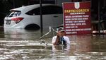 Banjir Setinggi Dada Rendam Makassar