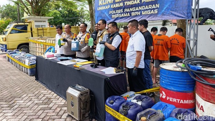 Barang bukti BBM oplosan di Pangandaran