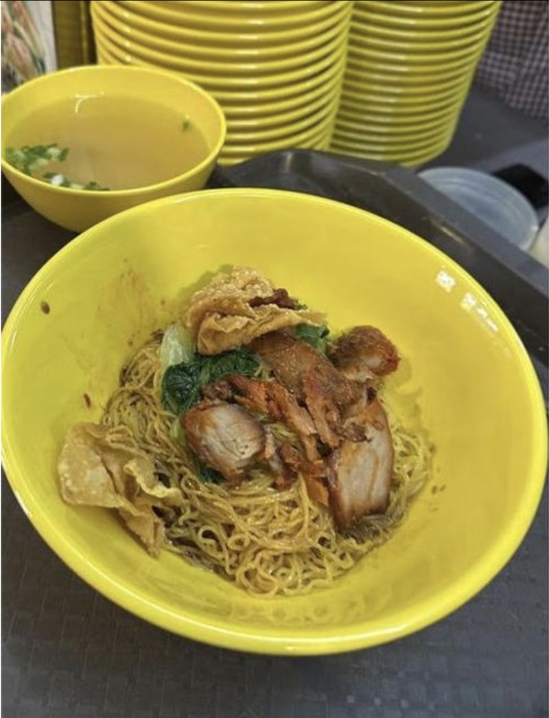 Beli Mie Wonton di Warung, Pelanggan Ini Komplain Baunya Busuk!