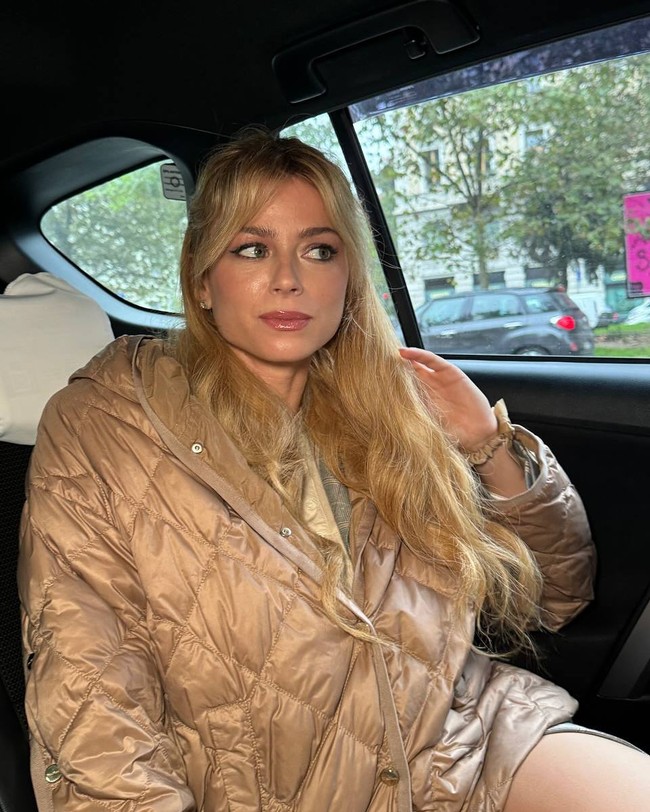 Berdasarkan postingan terbarunya, Camila pun memilih profesi baru yakni sebagai reporter lapangan di ATP Buenos Aires. Foto: Instagram Camila Giorgi