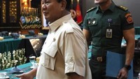 Pria yang mengawali karir sebagai seorang mentalis, kini diketahui lebih aktif pada media sosial seperti YouTube. Selain itu sosoknya juga terlibat dan cukup dekat dengan presiden Prabowo dalam berbagai agenda politik. Foto: Instagram/mastercorbuzier