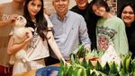 Deddy Corbuzier Kini Bisnis Kuliner Nasi Padang dan Bakery