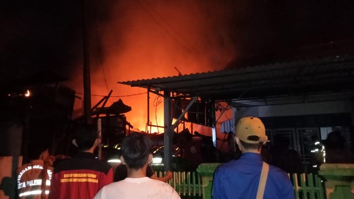 Dua rumah semi permanen di Palembang,hangus terbakar