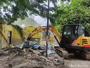 Eksekusi Aset PT KAI di Halaman Stasiun Sidoarjo Sempat Ricuh