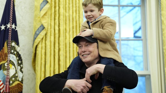 Elon Musk, joined by his son X Æ A-Xii, speaks in the Oval Office at the White House, Tuesday, Feb. 11, 2025, in Washington, during an event with President Donald Trump. (Photo/Alex Brandon)