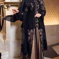 Penampilan Fuji saat menjadi model baju Lebaran banjir pujian netizen. Maa syaa Allah kalau fuji yg promosikan koq cantik banget jadi pengen beli, komentar salah seorang netizen. Tetap Fuji yg paling cantik, tambah netizen lain. Foto: Instagram/@hijabista.hub