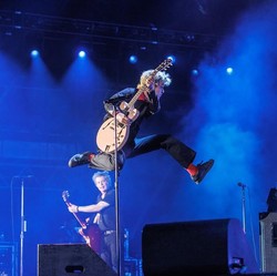 Billie Joe Ngamuk Lagi Ke Fans, Sekarang soal Lagu Oasis