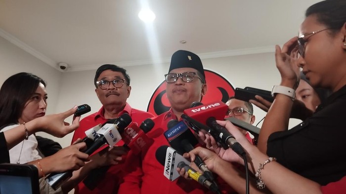 Sekjen PDIP, Hasto Kristiyanto, di Sekolah Partai PDIP, Lenteng Agung, Jakarta Selatan, Rabu (12/2/2025).