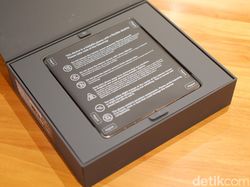 Unboxing Honor Magic V3, HP Layar Lipat Punya Bodi Tipis