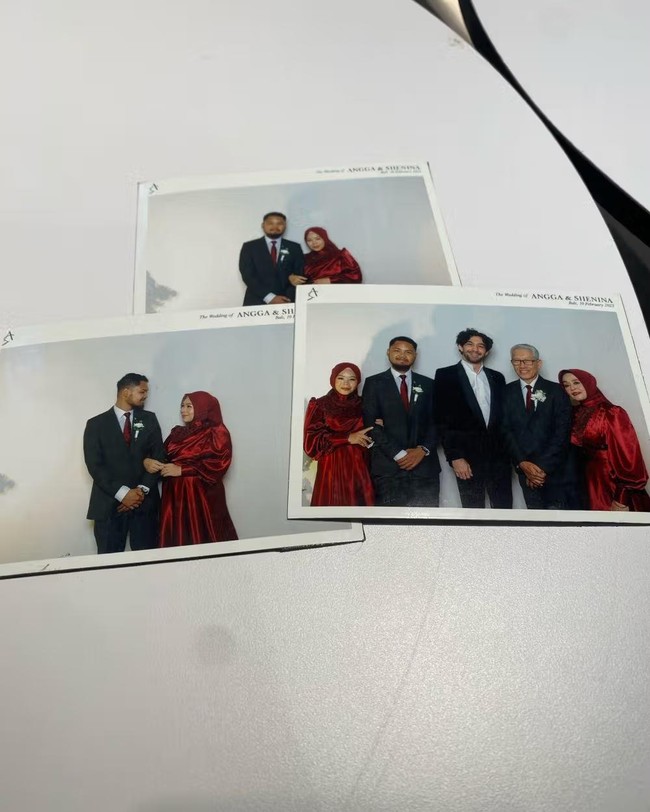 Inspirasi seragam keluarga di pernikahan angga-shenina