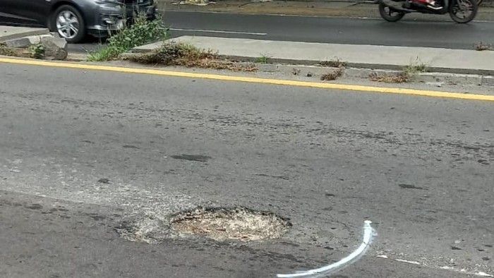 jalan berlubang di pasuruan