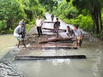 5 Desa di Flores Timur Terisolasi, Warga Bangun Jembatan Darurat