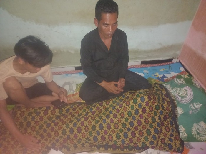 Jenazah santri Pondok Pesantren (Ponpes) Darul Hikmah Al-Zikri, Desa Pringgarata, Lombok Tengah, NTB, Khoirul Ihwan (14), saat berada di rumah duka. (Istimewa)