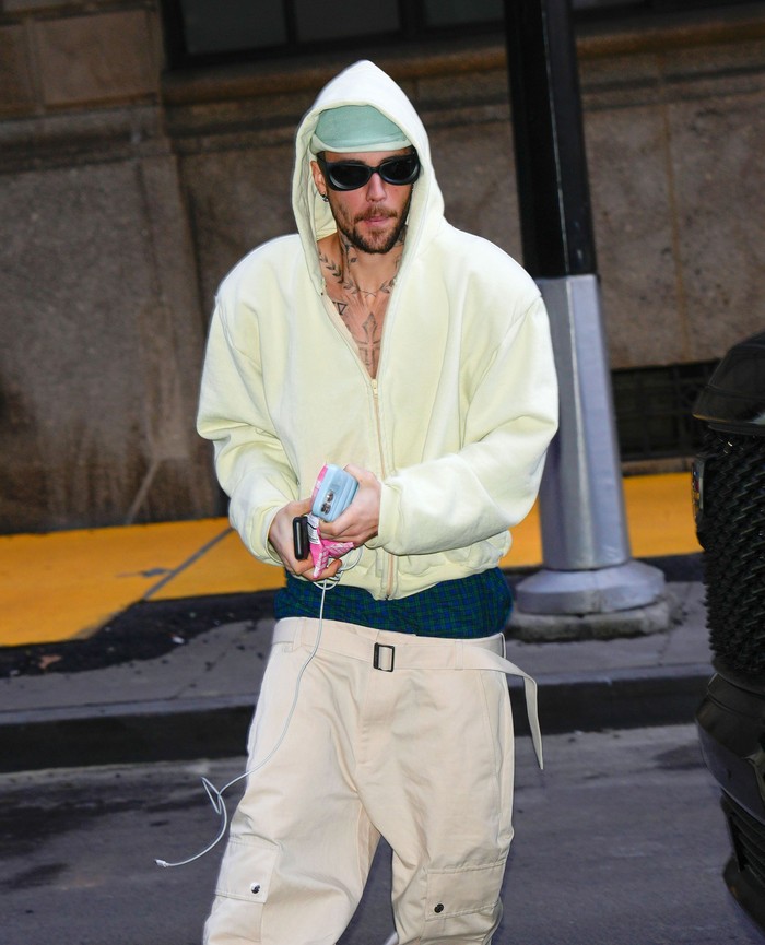 NEW YORK, NY - FEBRUARY 05:  Justin Bieber is seen on February 05, 2025 in New York City.  (Photo by XNY/Star Max/GC Images)