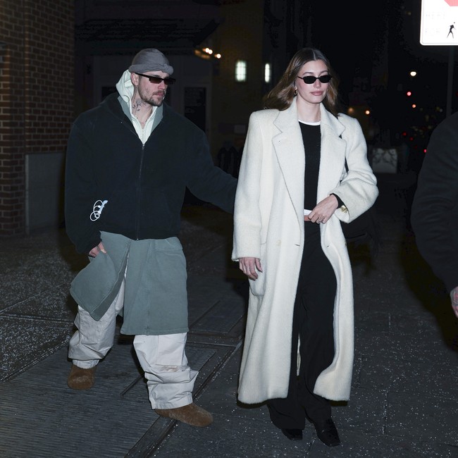 Namun belakangan, pelantun lagu ‘Love Yourself’ ini membuat para penggemarnya khawatir. Tubuhnya tampak lebih kurus dan penampilannya disebut ‘acak-acakan’ saat kencan dengan istrinya, Hailey Bieber. Foto: GC Images/Aeon