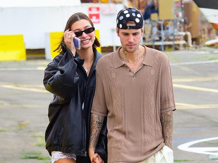 NEW YORK, NEW YORK - AUGUST 29: Hailey Bieber and Justin Bieber are seen on August 29, 2023 in New York City. (Photo by Raymond Hall/GC Images )