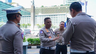 Potret Kakorlantas Pantau Operasi Keselamatan Jaya 2025 di Bundaran HI