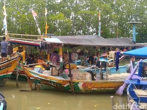 Detik-detik Kapal Nelayan Tenggelam di Pekalongan, ABK Bertahan Pakai Ancak