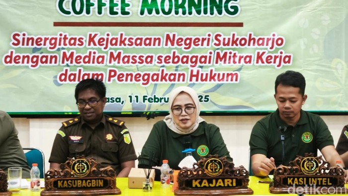 Kepala Kejari Sukoharjo Rini Triningsih, saat konferensi pers di Kejari Sukoharjo, Rabu (12/2/2025).