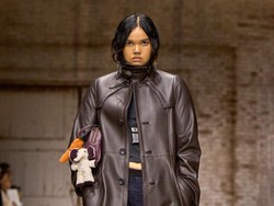 Model RI Shahnaz Indira Debut di New York Fashion Week, Ini Kiprahnya