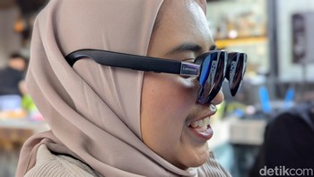 Kacamata ini bisa dipakai untuk meningkatkan pengalaman gaming menggunakan Legion Go S atau perangkat gaming lainnya, atau sekedar menonton film. Foto: Virgina Maulita Putri/detikINET
