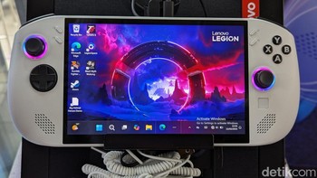 Di bagian depan terdapat layar sentuh IPS berukuran 8 inch dengan resolusi WUXGA dan refresh rate 120Hz. Foto: Virgina Maulita Putri/detikINET