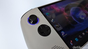 Di sisi kiri layar terdapat tombol D-pad, joystick, View, dan Legion Space, dengan speaker yang cukup besar di bawahnya. Foto: Virgina Maulita Putri/detikINET