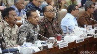 Menteri Koperasi (Menkop) Budi menyampaikan sekiter 1.235 Petugas Penyuluh Koperasi Lapangan (PPKL) yang akan terkena pemutusan hubungan kerja (PHK). Rencana tersebut sejalan dengan dipangkasnya anggaran Kementerian Koperasi (Kemenkop).