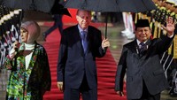 Diketahui, kunjungan kenegaraan Erdogan beserta Ibu Emine Erdogan di Indonesia berlangsung pada 11-12 Februari 2025. Prabowo akan menyambut Erdogan secara kenegaraan di Istana Kepresidenan Bogor Rabu (12/2). REUTERS/Ajeng Dinar Ulfiana