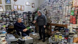 Nostalgia Kaset Pita di Toko Musik Irak Nostalgia Kaset Pita di Toko Musik Irak