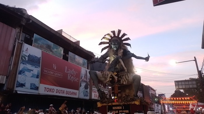 Ogoh-ogoh dalam perayaan Cap Go Meh di Jalan Suryakencana, Bogor