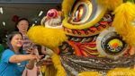 Aksi Barongsai Meriahkan Perayaan Cap Go Meh di Blitar
