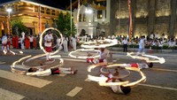 Festival ini juga memupuk persatuan dan keharmonisan antara masyarakat karena umat Buddha, Hindu, Muslim, dan Kristen berkumpul untuk memamerkan warisan budaya mereka dalam proses tersebut.