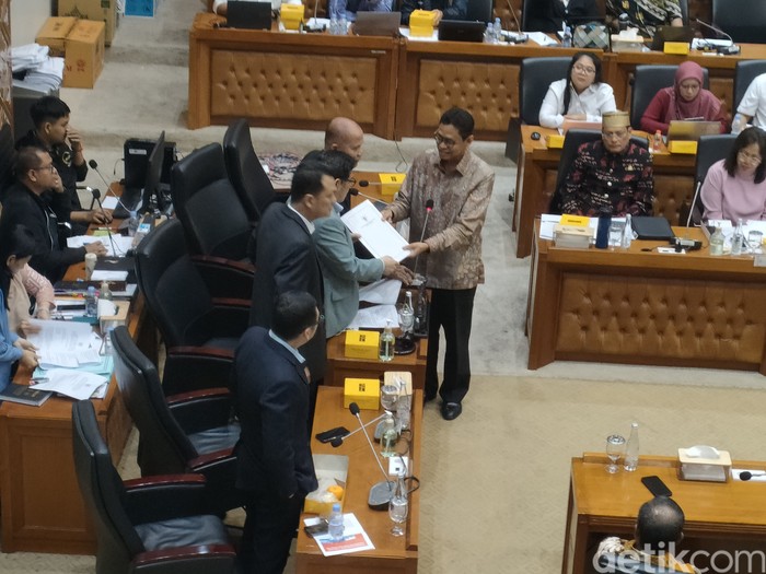 Pemerintah-DPD RI Serahkan DIM Minerba ke Baleg DPR RI, 12 Februari 2025. (Dwi Rahmawati/detikcom)